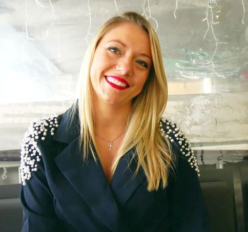 Ashley - Ashley, 25, Marketing Manager In Cassis FullHD 1080p