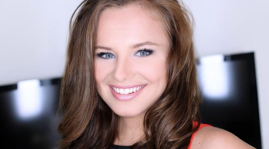 Amateur Allure - Annalynn Grace [720p]