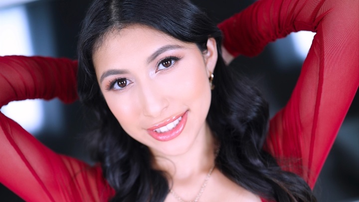 Amateur Allure - Penelope Woods [1080p]