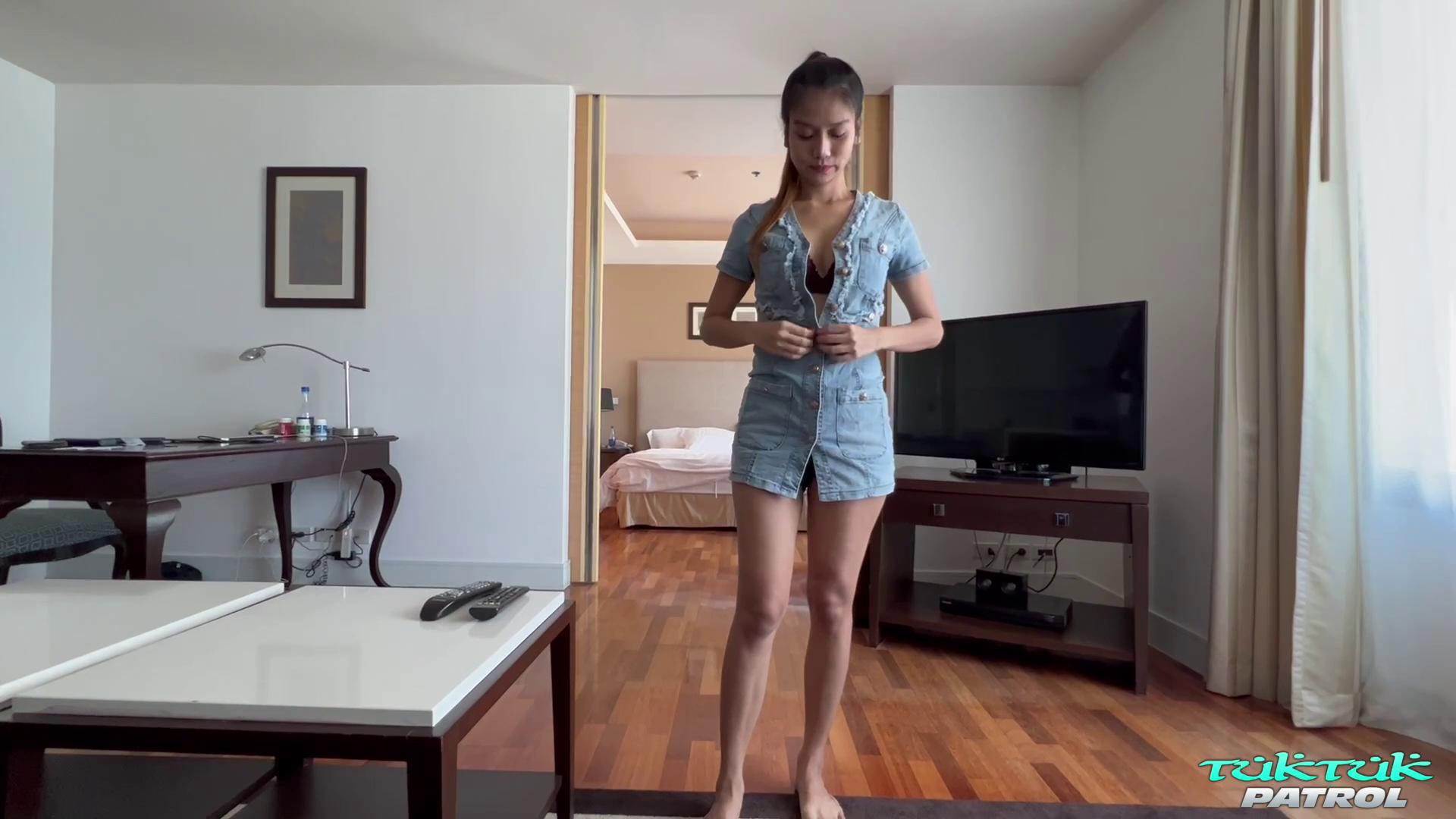 Tuk Tuk Patrol - Pang [1080p]