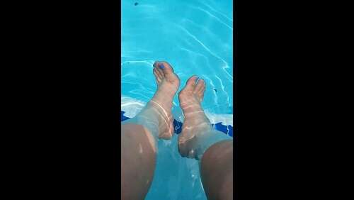 Miss_Luna_Magic – Dipping My Feet In The Pool - Cover