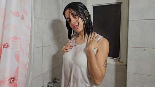 Sara Latina – Sara Latina Shower With Clothes On 2160p - Cover