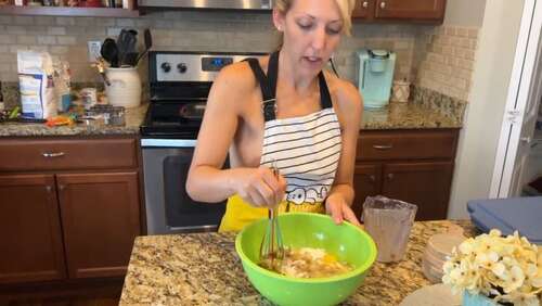 ErikaSwingz – Baking Cookies Naked 720p - Cover