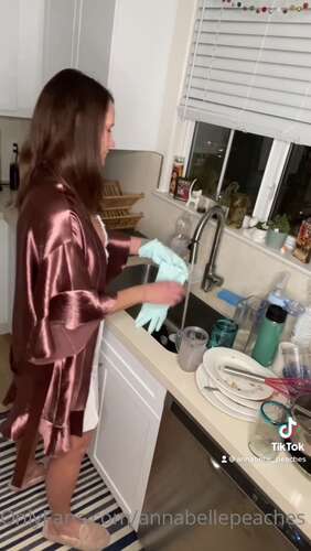 Annabellepeaches - 27 01 2021 2018371633 - Here S My Silly Ass Tiktok From Today... It S Just Me Washing Dishes... If You Re In 960p - Cover