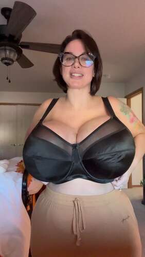 Thebrittanyxoxo - 26 09 2022 2615742488 - Just A Video Of Me Chatting About Bra Sizes Catching A Cold Unfortunately And Showing Y 1920p - Cover