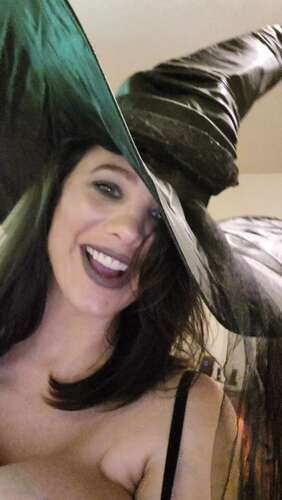 Thebrittanyxoxo - 01 11 2020 1176260391 - Eeeeeeekers Naughty Lil Witch 1920p - Cover