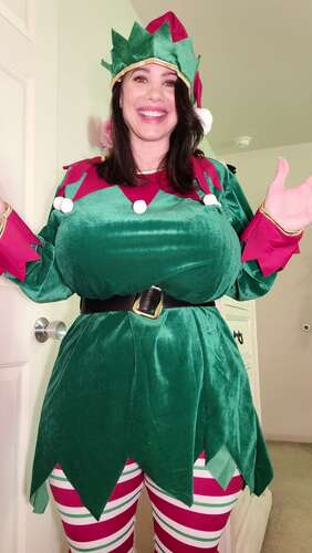 Thebrittanyxoxo - 12 12 2020 1437402940 - Busty Brittany The Elf What S Your Favorite Boob Size Non Nude But Had To Make A Vide 1920p - Cover