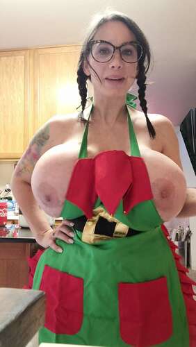 Thebrittanyxoxo - 05 12 2020 1392888052 - Topless Me Jingling My Bells Getting Ready To Bake Christmas Goooooooodies 1920p - Cover