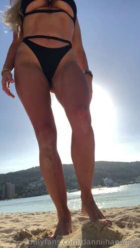 Danniiharwood – 19 02 2019 5009613 – Sex On The Beach Who S Wants Some Sneaky Naughty Beac 1280p - Cover