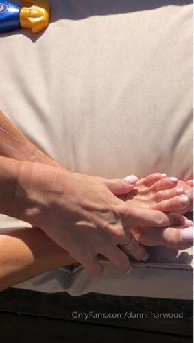 Danniiharwood – 13 09 2019 10821752 – Foot Fetish Free Creamy Foot Rub Video 720p - Cover