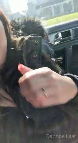Daphnelaat – 12 10 2021 2245052202 – Horny In The Car Hihi X 640p - Cover