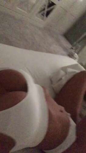 Danniiharwood - 28 05 2017 420363 - Good Morning Boys Video Inbed Whitesheets Horny 960p - Cover