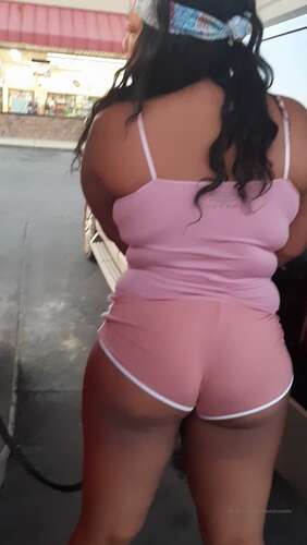 Leedahotwife – 06 04 2020 215645402 – Made A Quick Store Run 1920p - Cover