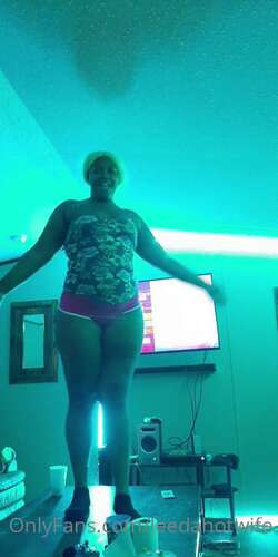 Leedahotwife – 08 05 2020 296844961 – Friends Over Feeling Good Turn Up Time 1280p - Cover