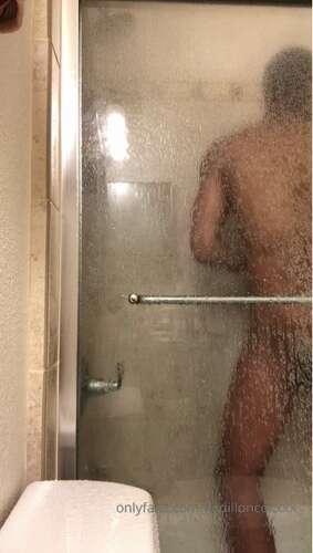 Itsdilloncox3X - 10 03 2019 24582883 - Part 1 Shower Time 720p - Cover