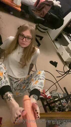 Emilypiexo – 30 01 2021 2015367079 – Pov Of Me Giving You A Footjob 1920p - Cover