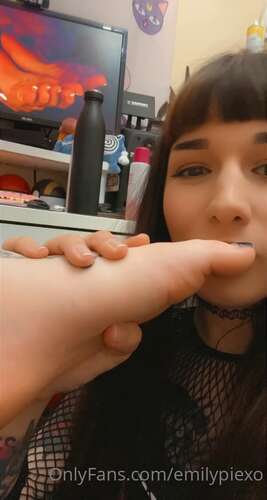 Emilypiexo – 16 09 2021 2222497998 – A Bunch Of Feet Clips W Dpatrappa 1232p - Cover