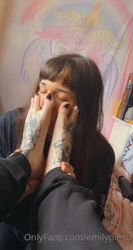 Emilypiexo – 16 09 2021 2222497971 – A Bunch Of Feet Clips W Dpatrappa 1232p - Cover