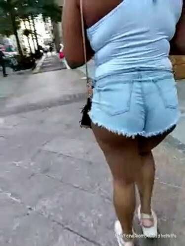 Leedahotwife – 23 06 2021 2144099433 – Walking Around The City 982p - Cover