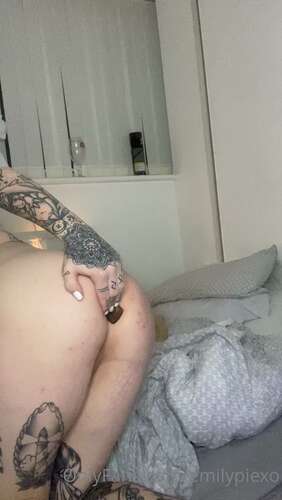 Emilypiexo – 02 02 2021 2021949285 – My Daddy Bought Me A New Set Of Butt Plugs So Guess What I Ve Been Wearing Underneath My 1920p - Cover