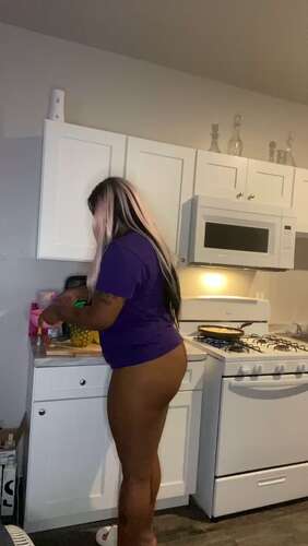 Leedahotwife – 25 04 2023 2849821444 – Stream Started At 04252023 0215 Am Cooking For Game 1280p - Cover