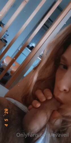 Evaveil – 08 05 2020 37849460 – Want To See Me Play With His Foreskin 768p - Cover