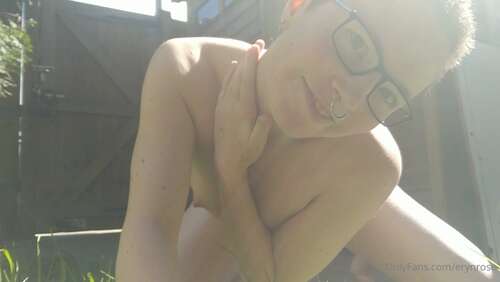 Erynrose – 22 05 2020 322579058 – No Sound Because One Of My Neighbors Was Chatting 1080p - Cover