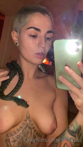 Gthatass – 29 01 2021 2019380464 – I Love Her So Much She S So Rare And Beautiful And Calm She S A Happy Snake That 1920p - Cover