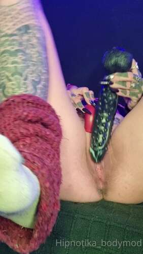 Hipnotika Bodymod – 17 12 2021 2304765487 – A Good One To Tip Right Uno Bueno Para Que Dejes Propina Verdad 1920p - Cover