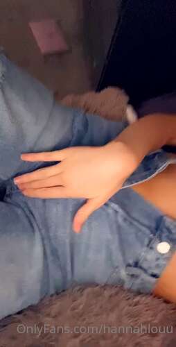 Hannahlouu – 30 12 2021 772588855 – Do We Like A Standing Or Laying Down Titty Drop More 1232p - Cover