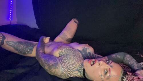 Hipnotika Bodymod – 03 02 2021 2023689059 – B O R E D Whos Paying Me For Some Sexting Tonight Aburrida. Quien Me Paga Un Ratit 1080p - Cover