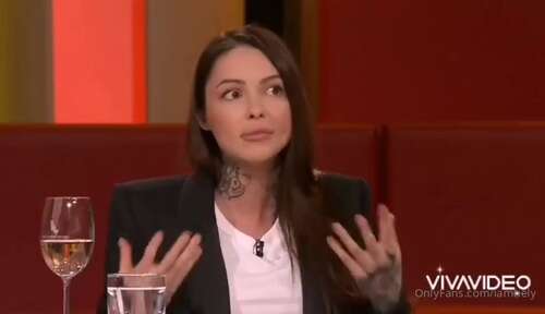 Iamhely – 04 05 2021 2100581783 – La Fameuse Video Qui A Tourner Sur Facebook Instagram Snapchat Mille100Quaranteneufmillions De Fois 368p - Cover