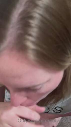 Hotwifekk – 16 03 2022 2394719030 – Being Sneaky While Xosecretsaraxo Was Talking To Her Fans I Have 5 Guys Lined Up To 1920p - Cover