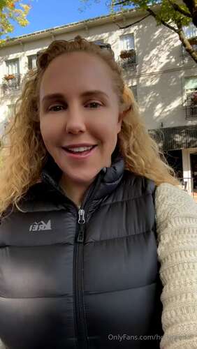 Hollyrandall – 27 10 2023 3065718831 – Really Enjoying My Time Here In The Pacific Northwest 1280p - Cover