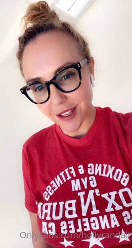 Hollyrandall – 14 11 2021 2274508595 – Spending Sunday Morning Repainting My Studio But I Stopped 1232p - Cover