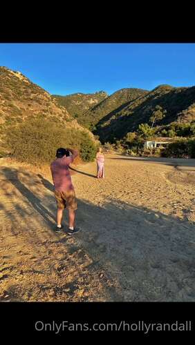 Hollyrandall – 23 09 2020 936427685 – Some Bts From My Maternity Shoot This Weekend There S 1280p - Cover