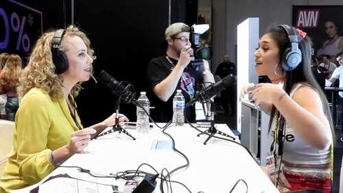 Hollyrandall – 16 02 2020 151848692 – I Just Really Love This Girl Brooklyn Gray Is 1080p - Cover