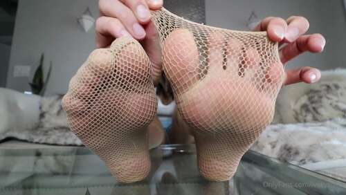 Ivorysoles – 16 12 2021 2295345498 – Nude Fishnets And Toes A Good Tease 1080p - Cover