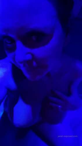 Janetmasonxxx – 11 03 2020 175726909 – Naked In The Sauna Showing Off My Hot Sweaty Milf Body For You With A Big Cindy Lou Who Grin On 1280p - Cover