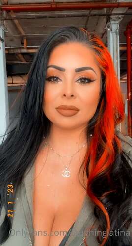 Laughinglatina – 21 01 2023 2750374107 – Is It Just Me 1280p - Cover