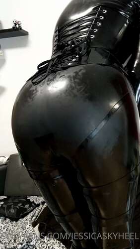 Jessicaskyheel – 30 12 2021 2316033945 – Fully Rubberized Doll. 100 Of My Body Is Encased In Black Latex. No Skin Visible. It Feel 1920p - Cover