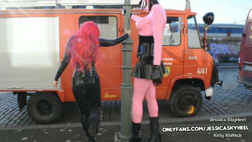 Jessicaskyheel – 24 05 2020 354752183 – Two Latexdolls Dancing Outdoor. We Took This Video In 2019 During German Fetishball In Ber 1080p - Cover