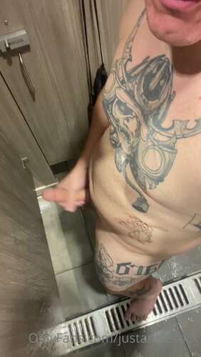 Justanicecock – 21 08 2022 2569577082 – Just Cruising At The Gym What Would You Do If You Were In The Stall Next To Me 1918p - Cover