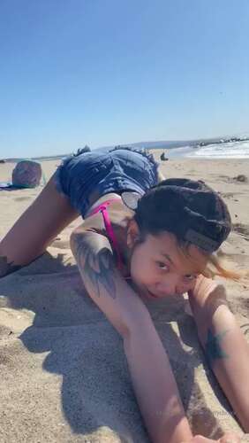 Kimberlychixxx – 01 02 2020 139506181 – Stretching Out My Body On The Beach 1280p - Cover