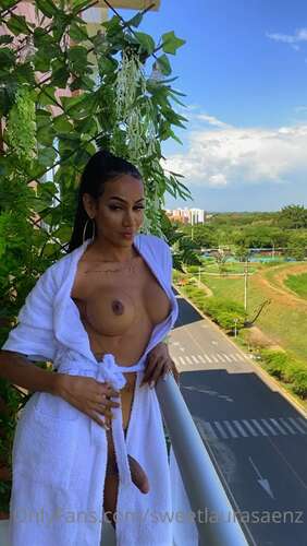 Laura Saenz Onlyfans Sweetlaurasaenz – 17 07 2020 82473303 – I Love My Balcony Video 1920p - Cover