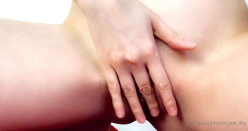 Hot Wet Lilly – 12 01 2021 2007294471 – Squirt Video Teil 1 656p - Cover