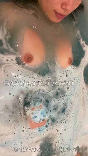 Lilykawaii – 29 09 2020 978958630 – Bathtime With Lily What Color Do You Like Your Bath To Be 1920p - Cover