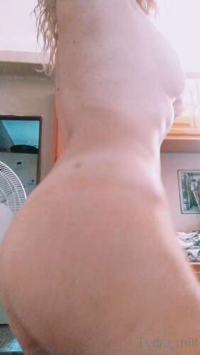 Lydia Milf – 25 08 2021 2203252204 – Bailando Un Poco Antes De Duchar 1920p - Cover