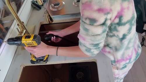 Macymeadows – 14 12 2021 2301714158 – Goodmorning Yesterday I Put In My Sink And Stove In I Think It Was The Scariest Moment But I Did I 1080p - Cover