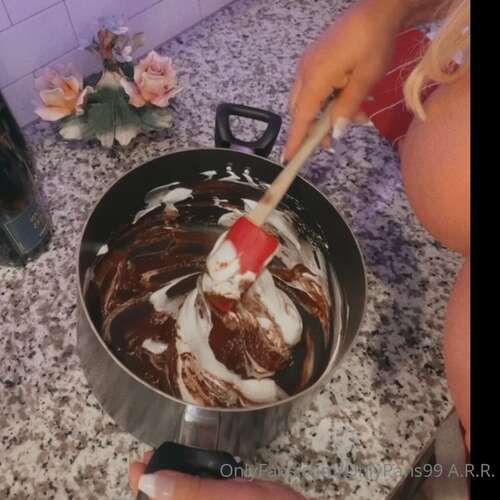 Melonymelonsxxx – 10 02 2022 2359357591 – Repost From December 2021 Topless Chocolate Souffle I Included 1080p - Cover